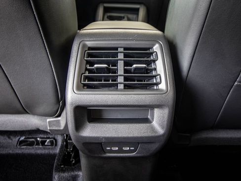 New 2026 Volkswagen Tiguan SE FWD image 30