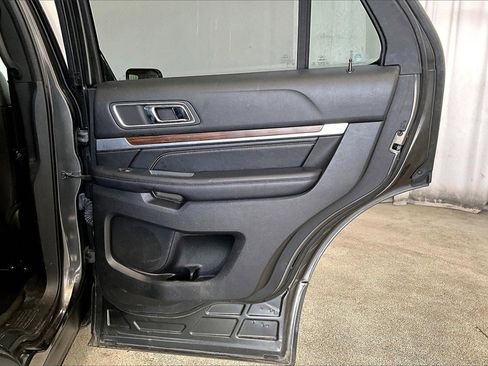 Used 2018 Ford Explorer Limited image 23