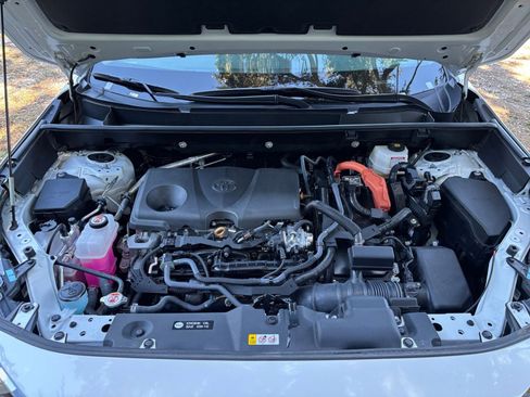 Used 2025 Toyota RAV4 LE image 32