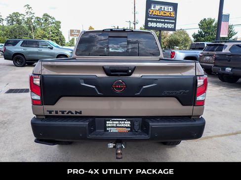 Used 2023 Nissan Titan PRO-4X w/ Pro-4x Convenience Package image 7