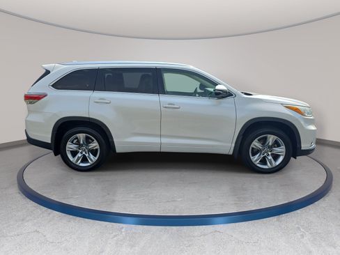 Used 2016 Toyota Highlander Limited w/ Driver Technology Package AWD/4WD image 4