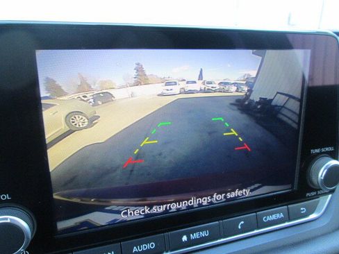 Used 2025 Nissan Rogue SV image 18