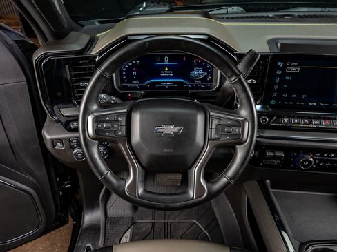 Used 2024 Chevrolet Silverado 2500 ZR2 w/ Technology Package image 19