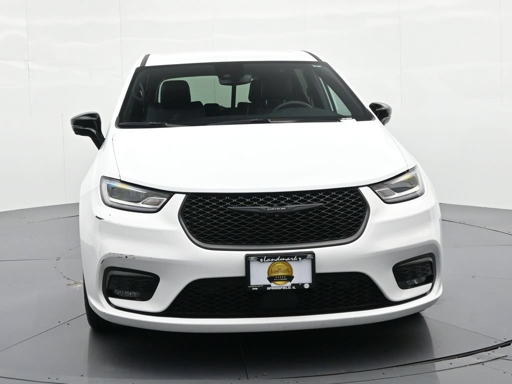 Used 2024 Chrysler Pacifica Limited FWD image 3