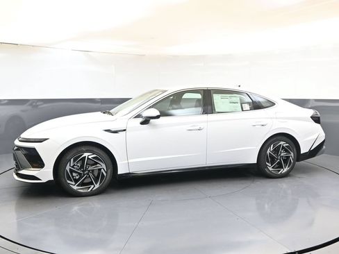 Certified 2026 Hyundai Sonata SEL FWD image 2