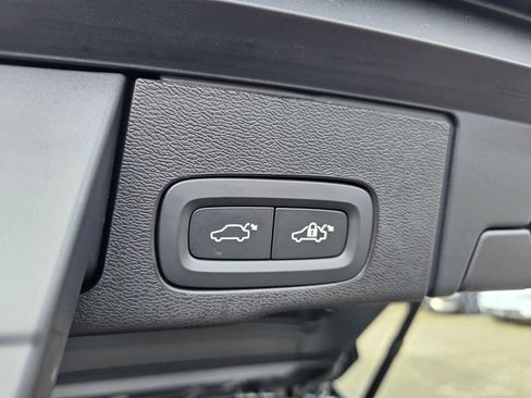 Used 2025 Volvo XC60 B5 Core w/ Climate Package image 19