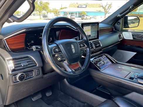 Used 2021 Lincoln Navigator Reserve w/ Luxury Package image 2