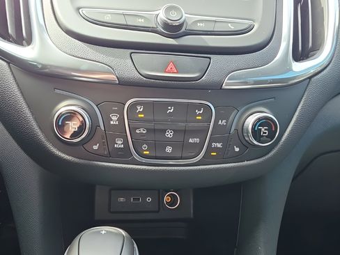 Used 2020 Chevrolet Equinox LT image 23
