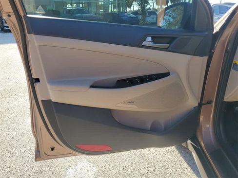 Used 2017 Hyundai Tucson SE Plus image 16