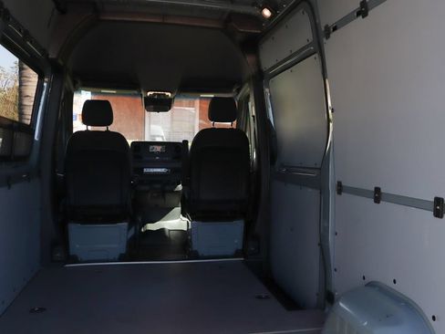 Used 2020 Mercedes-Benz Sprinter 1500 image 9