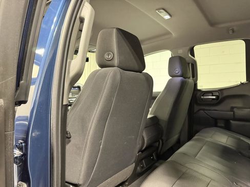 Used 2019 Chevrolet Silverado 1500 Custom Trail Boss w/ Custom Convenience Package AWD/4WD image 15