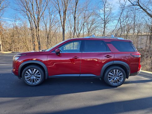 Used 2023 Nissan Pathfinder SL w/ SL Premium Package image 5