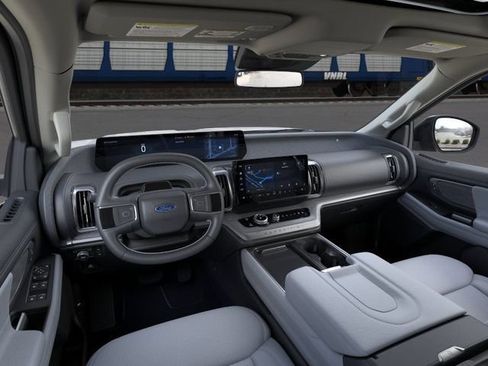 New 2026 Ford Expedition Max Platinum w/ Driver's Package AWD/4WD image 9
