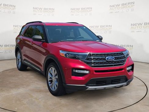 Used 2020 Ford Explorer XLT w/ Equipment Group 202A AWD/4WD image 7