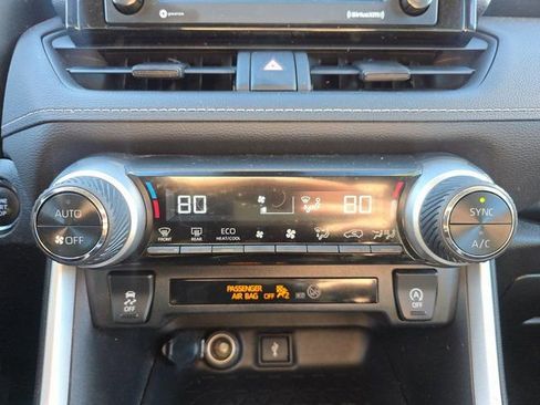 Used 2022 Toyota RAV4 XLE image 17