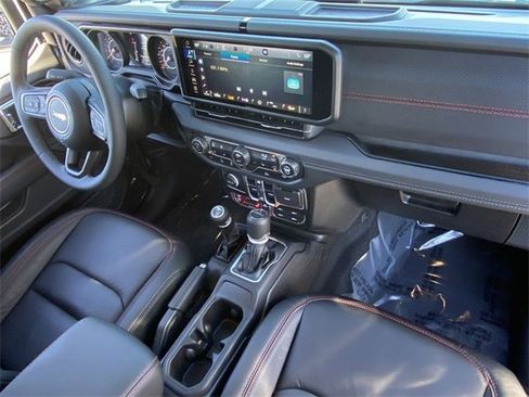 Used 2025 Jeep Gladiator Rubicon w/ Convenience Group image 13