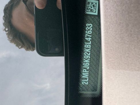 Used 2019 Lincoln Nautilus Select image 11