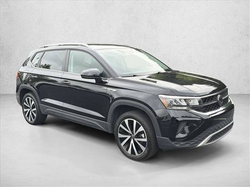 Used 2023 Volkswagen Taos SE FWD image 3