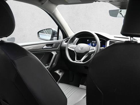 Used 2022 Volkswagen Tiguan SE FWD image 26