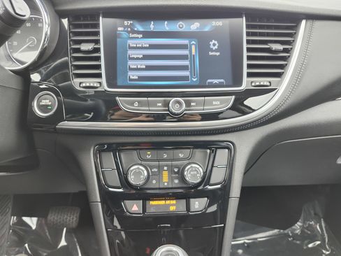 Used 2018 Buick Encore Preferred image 31