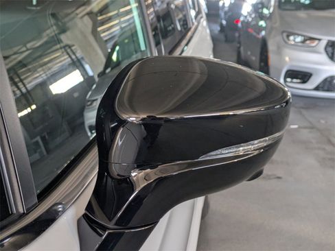 New 2026 Chrysler Pacifica Select image 12