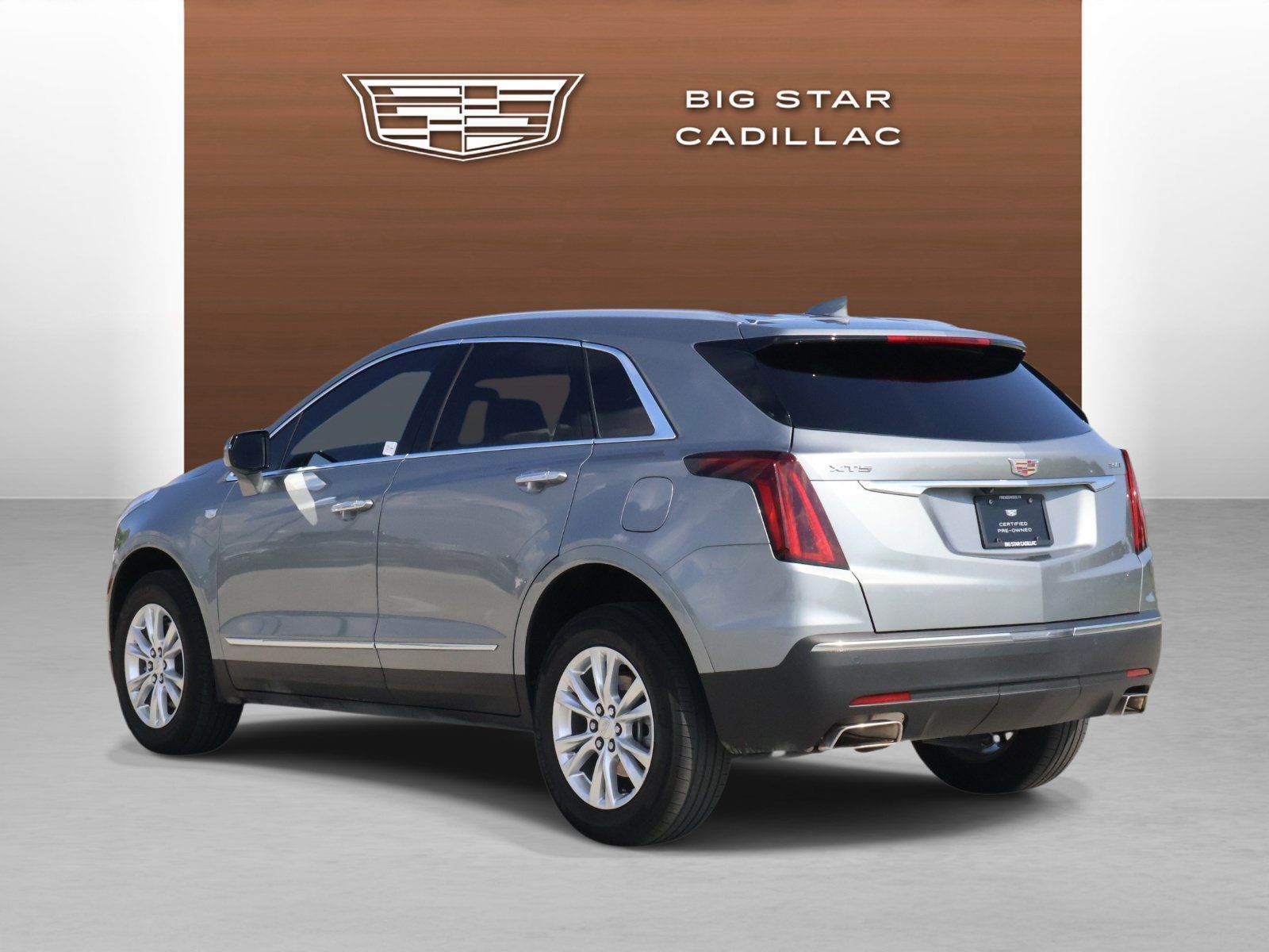 Used 2024 Cadillac XT5 Luxury w/ LPO, Floor Liner Package FWD image 3