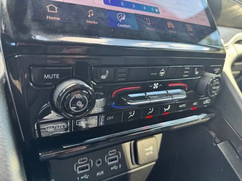 New 2025 Jeep Grand Cherokee L Limited w/ Black Appearance Package image 38