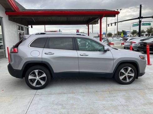 Used 2019 Jeep Cherokee Limited FWD image 27
