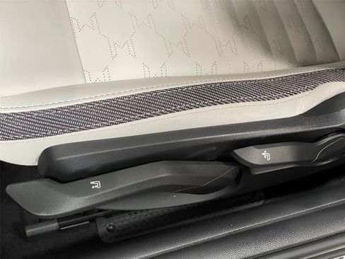 Used 2025 MINI Cooper 2-Door Hardtop image 27