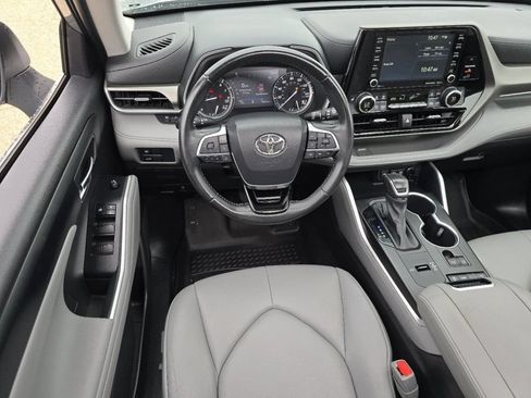 Used 2021 Toyota Highlander XLE FWD image 31