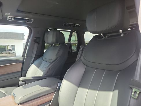 Used 2025 Land Rover Range Rover Autobiography AWD/4WD image 18