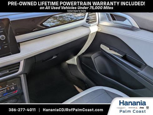 Used 2025 Volkswagen Taos SE FWD image 16