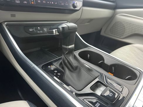 Used 2025 Kia Carnival SX FWD image 23