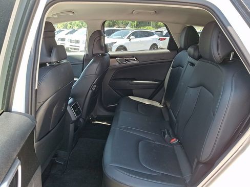 Used 2023 Kia Sportage EX AWD/4WD image 11