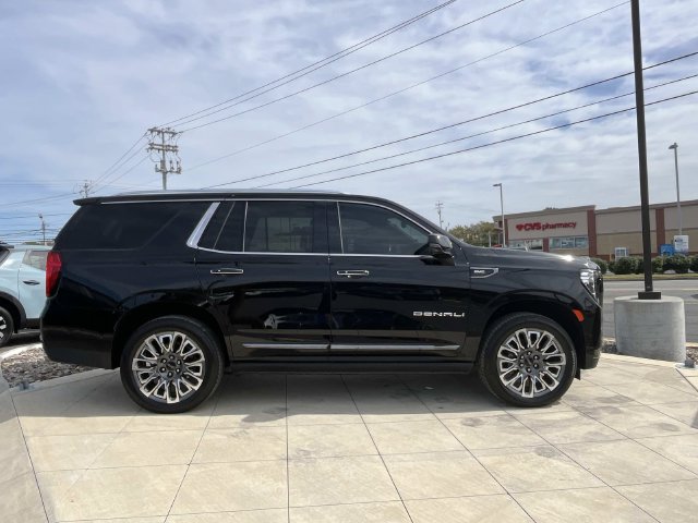 Used 2023 GMC Yukon Denali Ultimate AWD/4WD image 6