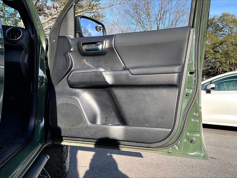 Used 2021 Toyota Tacoma TRD Off-Road image 22