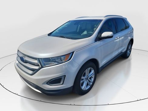 Used 2018 Ford Edge Titanium w/ Ford Safe & Smart Package image 2
