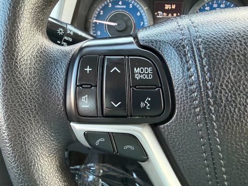 Used 2018 Toyota Sienna L w/ Carpet Mat Package image 35