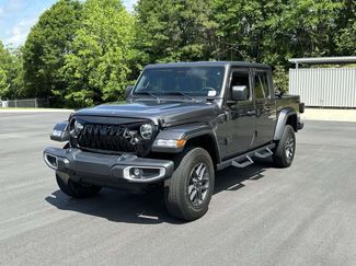 Used 2024 Jeep Gladiator Sport AWD/4WD video 3