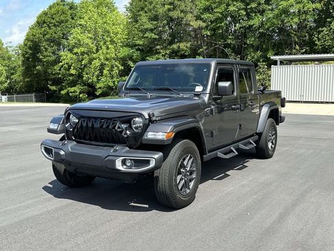 Used 2024 Jeep Gladiator Sport AWD/4WD image 3