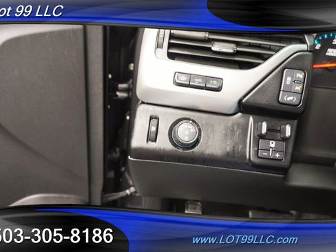 Used 2017 Chevrolet Suburban Premier RWD image 28