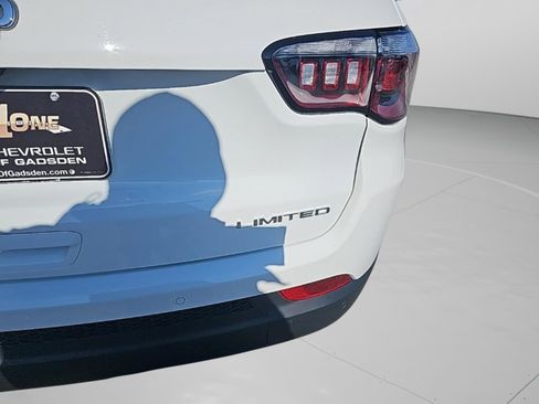 Used 2025 Jeep Compass Limited image 17