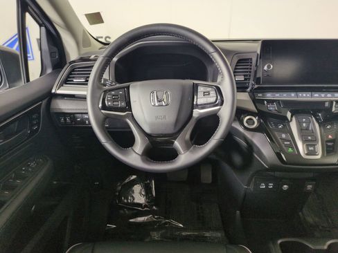 Certified 2025 Honda Odyssey Touring image 17