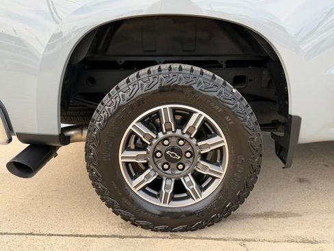 Used 2024 Chevrolet Silverado 1500 LT w/ Z71 Off-Road Package AWD/4WD image 8