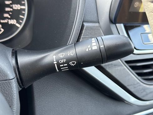 Used 2023 Nissan Altima 2.5 SV w/ SV Premium Package image 17