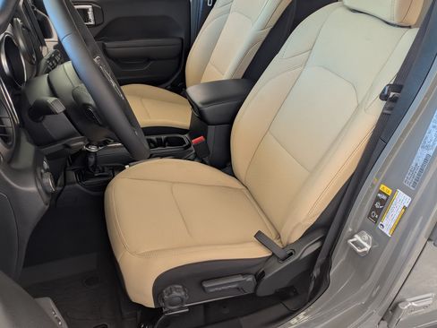 Used 2023 Jeep Wrangler Unlimited Sport AWD/4WD image 16