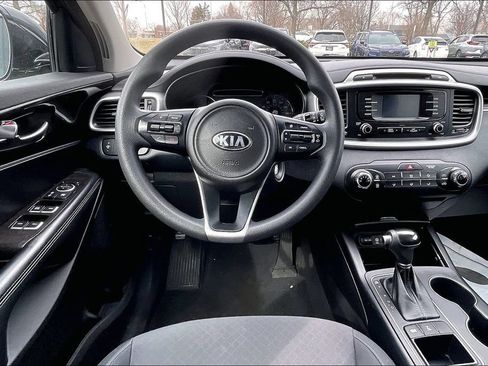 Used 2017 Kia Sorento AWD image 5