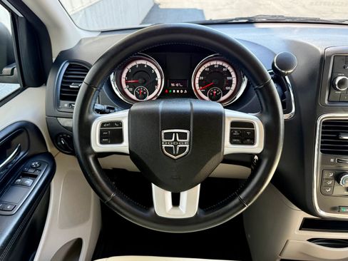 Used 2015 Dodge Grand Caravan SE w/ Quick Order Package 29E SE FWD image 17