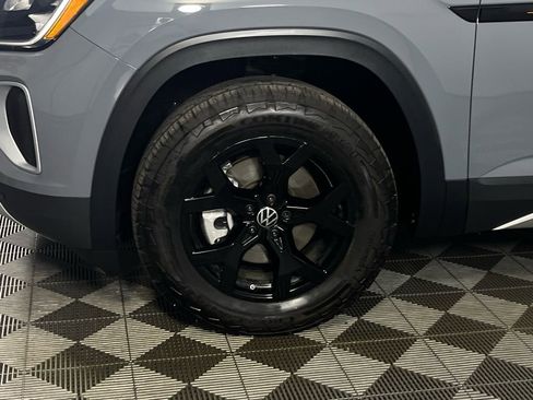 Used 2025 Volkswagen Atlas Peak Edition SE image 14