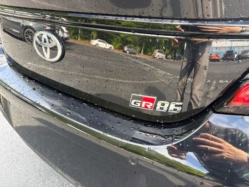 Used 2022 Toyota GR86 Premium w/ ALL Weather Mat Package (TMS) RWD image 15